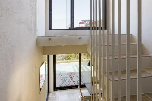 Escalier pour accéder a la terrasse avec vu sur spello + terrasse